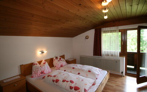 Klocker: Propriété, Meubles, Fenêtre, Confort, Bois, Éclairage, Architecture, Design Intérieur, Sol