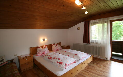 Klocker: Meubles, Fenêtre, Bâtiment, Confort, Bois, Design Intérieur, Sol, Sol, Tache De Bois
