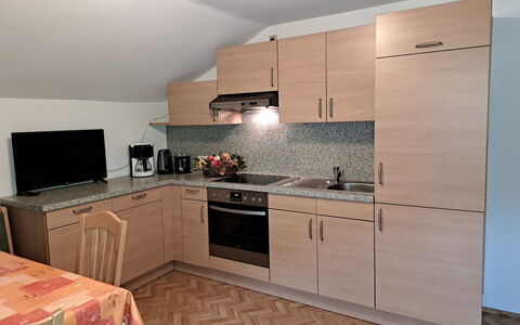Maiklerhof: Cabinetry, Comptoir, Évier, Propriété, Meubles, Robinet, Cuisinière, Evier, Bâtiment, Appareil De Cuisine