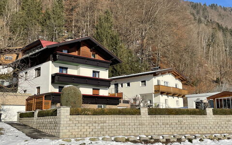 Fill: Plante, Bâtiment, Fenêtre, Montagne, Maison, Neige, Ciel, Arbre, Paysage Naturel, Pente