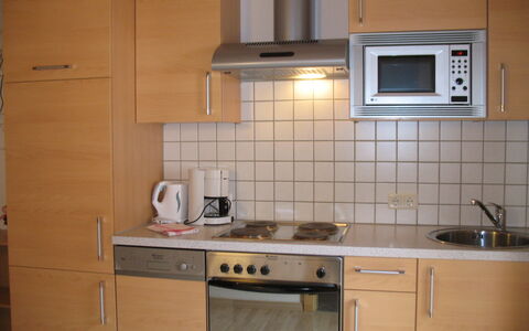 Sölden 718: Comptoir, Cabinetry, Evier, Évier, Propriété, Appareil De Cuisine, Cuisinière, Cooktop, Gaz Poele, Cuisine