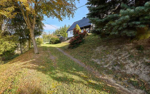 Leisure Lounge & Pool: Arbre, Feuille, Vert, Herbe, Arbuste, Lot Terre, Zone Rurale, Chalet, Pente, Piste