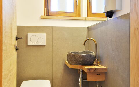 Kostner: Mur, Luminaire Plomberie, Sol, Bois, Salle De Bains, Design Intérieur, Sol, Robinet, Lavabo, Plomberie