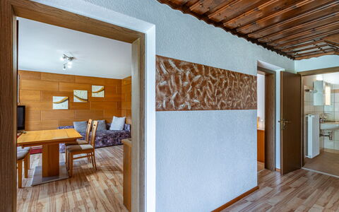 Schneeberger: Propriété, Bâtiment, Bois, Design Intérieur, Ombre, Tache De Bois, Sol, Mur, Sol