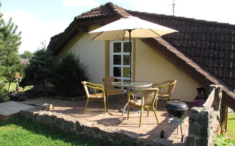Horakova: Propriété, Bâtiment, Maison, Chalet, Toit, Arrière-Cour, Patio, Immobilier, Cour, Ombre
