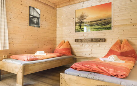 Eisenhut: Meubles, Propriété, Bâtiment, Confort, Bois, Fenêtre, Design Intérieur, Orange, Sol, Sol