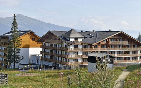 Sankt Michael im Lungau 644: Ciel, Bâtiment, Plante, Propriété, Fenêtre, Nuage, Lot Terre, Végétation, Herbe, Design Urbain