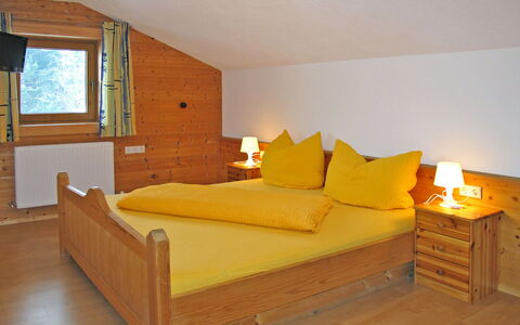 Unterkreuter: Meubles, Lit, Pièce, Chambre, Propriété, Drap De Lit, Sol, Cadre De Lit, Dur, Design Intérieur