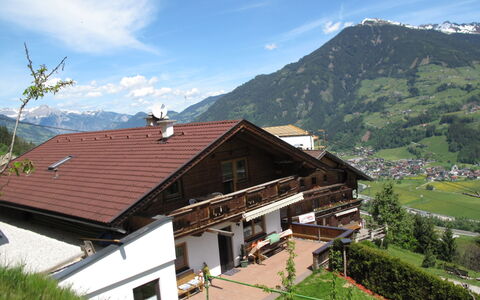 Unterkreuter: Nuage, Ciel, Plante, Bâtiment, Fenêtre, Montagne, Maison, Pente, Lot Terre, Arbre