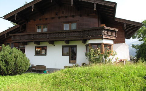 Josef: Plante, Ciel, Bâtiment, Fenêtre, Maison, Lot Terre, Arbre, Herbe, Chalet, Zone Rurale