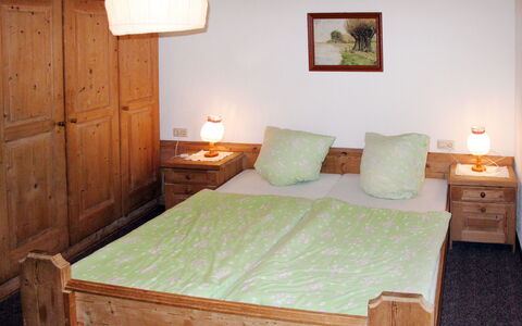 Josef: Chambre, Meubles, Pièce, Lit, Propriété, Cadre De Lit, Drap De Lit, Sol, Matelas, Design Intérieur