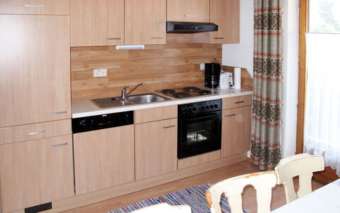Josef: Pièce, Meubles, Cabinetry, Propriété, Cuisine, Comptoir, Design Intérieur, Bâtiment, Cuisinière, Maison