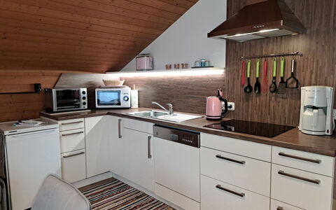 Schragl: Cabinetry, Comptoir, Propriété, Meubles, Bâtiment, Évier, Robinet, Cuisinière, Tiroir, Appareil De Cuisine