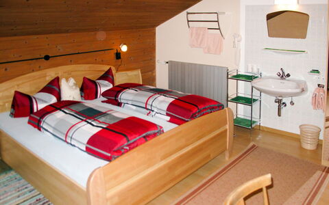 Schragl: Chambre, Pièce, Lit, Meubles, Propriété, Cadre De Lit, Design Intérieur, Drap De Lit, Suite, Literie