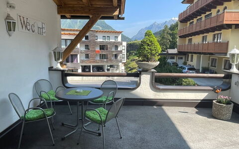 Sölden 723: Plante, Bâtiment, Meubles, Propriété, Ciel, Table, Fenêtre, Chaise, Pot De Fleur, Plante D'Appartement