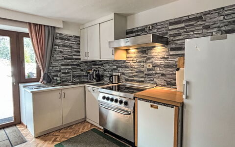 Willi: Cuisine, Appareil De Cuisine, Comptoir, Principaux Appliance, Design Intérieur, Électroménager, Sol, Meubles, Cabinetry, Cuisinière