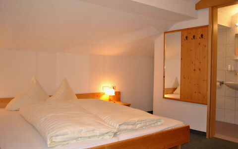 Gaugg: Propriété, Meubles, Confort, Bois, Textile, Cadre De Lit, Orange, Lit, Design Intérieur, Architecture
