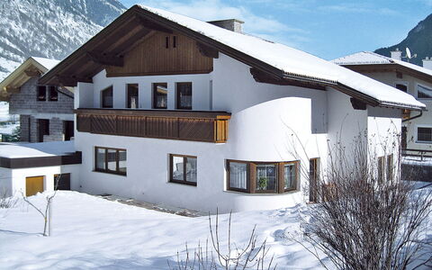 Köhle: Neige, Bâtiment, Ciel, Jour, Propriété, Nuage, Fenêtre, Plante, Maison