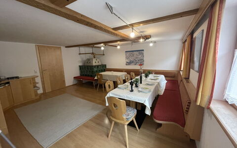 Zentral: Table, Meubles, Bâtiment, Bois, Design Intérieur, Chaise, Sol, Sol, Salle, Maison