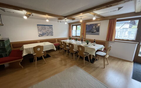 Zentral: Meubles, Propriété, Table, Cadre, Chaise, Bois, Design Intérieur, Sol, Sol, Fenêtre