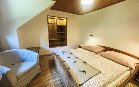 Knaushof: Chambre, Bois, Lit, Sol, Design Intérieur, Sol, Plafond, Drap De Lit, Literie, Cadre De Lit