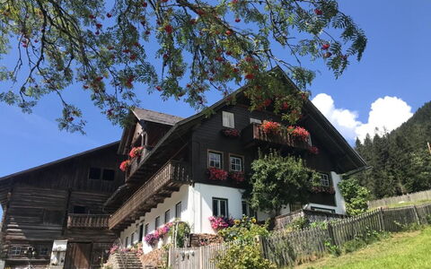 Knaushof: Plante, Ciel, Bâtiment, Fenêtre, Nuage, Maison, Arbre, Chalet, Immobilier, Bois