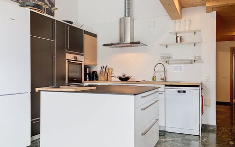 Les Cimes: Cuisine, Appareil De Cuisine, Comptoir, Sol, Cabinetry, Meubles, Design Intérieur, Principaux Appliance, Bois, Sol