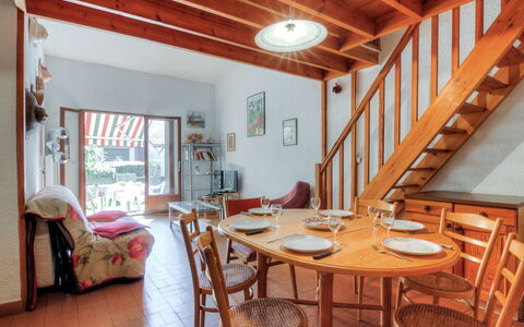 Juncades: Pièce, Propriété, Bâtiment, Meubles, Plafond, Maison, Design Intérieur, Immobilier, Domicile, Grenier