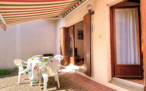 Juncades: Propriété, Bâtiment, Pièce, Maison, Immobilier, Domicile, Design Intérieur, Appartement, Hôtel Boutique, Porche