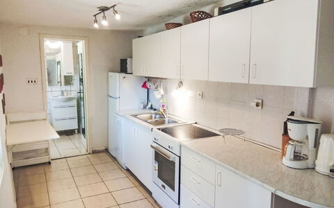N&M: Cuisine, Comptoir, Appareil De Cuisine, Sol, Cabinetry, Principaux Appliance, Sol, Bois, Design Intérieur, Evier
