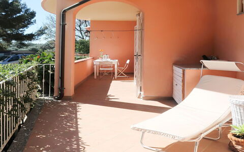 Zenzero e Cannella: Mobilier De Jardin, Ombre, Balcon, Porche, Eco Hôtel, Chaise, Tableau De Plein Air, Tache De Bois, Table Cuisine Et Salle A Manger, Villa