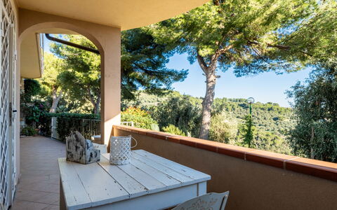 Zenzero e Cannella: Mobilier De Jardin, Ombre, Balcon, Porche, Eco Hôtel, Chaise, Tableau De Plein Air, Tache De Bois, Table Cuisine Et Salle A Manger, Villa