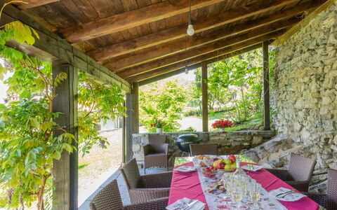 Meri (Vna225): Plante, Propriété, Table, Meubles, Ombre, Design Intérieur, Chaise, Nappe De Table, Mobilier De Jardin, Bâtiment