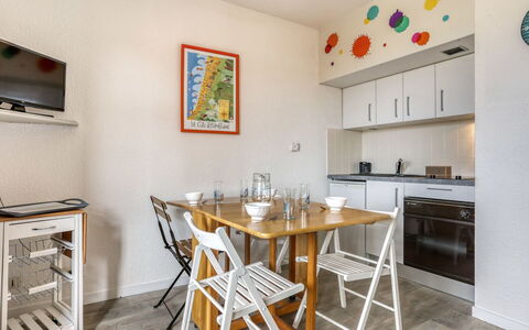 Trinquart: Pièce, Propriété, Meubles, Bâtiment, Table, Design Intérieur, Maison, Immobilier, Sol, Salle À Manger