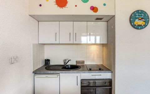 Trinquart: Pièce, Propriété, Cuisine, Meubles, Cabinetry, Plafond, Design Intérieur, Maison, Bâtiment, Comptoir