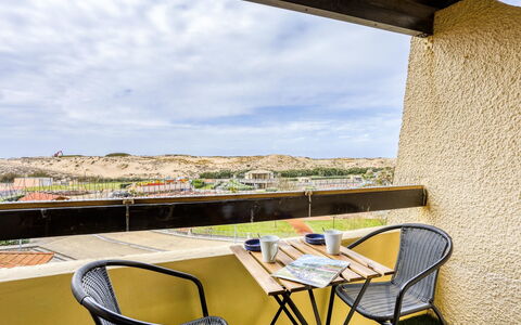 Trinquart: Propriété, Maison, Pièce, Bâtiment, Immobilier, Meubles, Table, Vacances, Ciel, Architecture