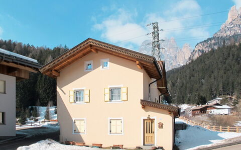 Giuditta: Propriété, Maison, Bâtiment, Montagne, Immobilier, L'Hiver, Architecture, Domicile, Neige, Station De Montagne