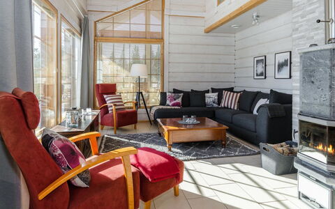 Villa Hymy: Balcon, Appartement, Ombre, Verre, Condominium, Balustrade, Porche, Daylighting, Plate-Forme, Mobilier De Jardin