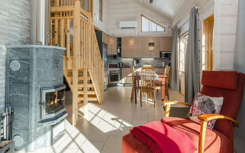 Villa Hymy: Balcon, Appartement, Ombre, Verre, Condominium, Balustrade, Porche, Daylighting, Plate-Forme, Mobilier De Jardin