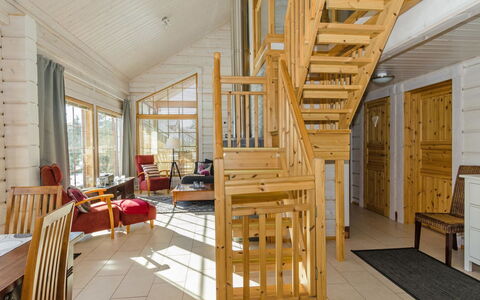 Villa Hymy: Balcon, Appartement, Ombre, Verre, Condominium, Balustrade, Porche, Daylighting, Plate-Forme, Mobilier De Jardin