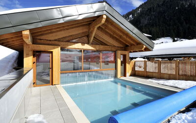 Châtel 647: Piscine, Propriété, Maison, Loisir, Bâtiment, Toit, Immobilier, Domicile, Architecture, Pièce