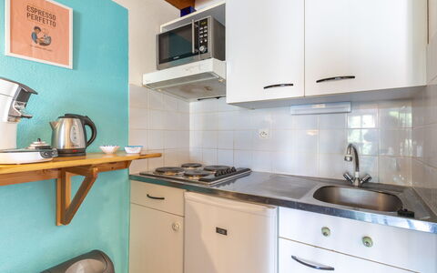 Capbreton 190: Cabinetry, Propriété, Evier, Évier, Bâtiment, Comptoir, Cuisine, Design Intérieur, Bois, Cuisinière