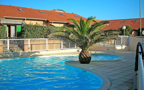 Capbreton 190: L'Eau, Ciel, Bâtiment, Propriété, Bleu, Plante, Bleu Azur, Fenêtre, Arbre, Maison