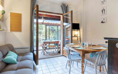Plage Sud 190.3: Meubles, Table, Propriété, Bleu Azur, Chaise, Bois, Design Intérieur, Sol, Sol, Salon
