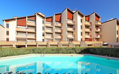 Capbreton 200: L'Eau, Ciel, Bâtiment, Bleu Azur, Montagne, Arbre, Architecture, Plan D'Eau, Lac, Quartier