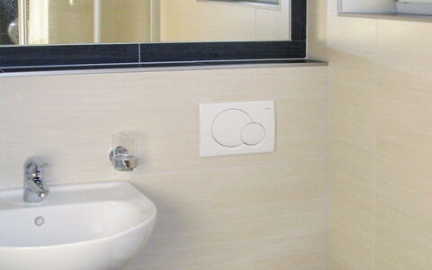 Sölden 730: Salle De Bains, Propriété, Pièce, Robinet, Toilette, Luminaire Plomberie, Mur, Lavabo, Design Intérieur, Armoire De Toilette