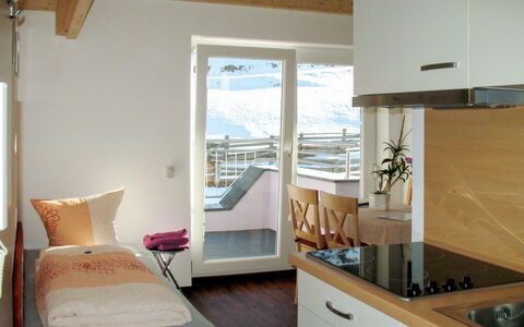 Sölden 730: Pièce, Propriété, Meubles, Chambre, Bâtiment, Lit, Design Intérieur, Maison, Sol, Architecture