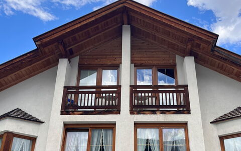Sölden 731: Nuage, Ciel, Jour, Fenêtre, Propriété, Bâtiment, Bois, Quartier, Mur, Zone Résidentielle