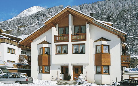 Sölden 731: Ciel, Bâtiment, Neige, Propriété, Fenêtre, Montagne, Blanc, Roue, Maison, Pente