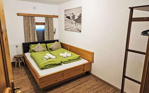 Apart 14: Bois, Sol, Chambre, Sol, Domicile, Lit, Design Intérieur, Maison, Meubles, Parquet